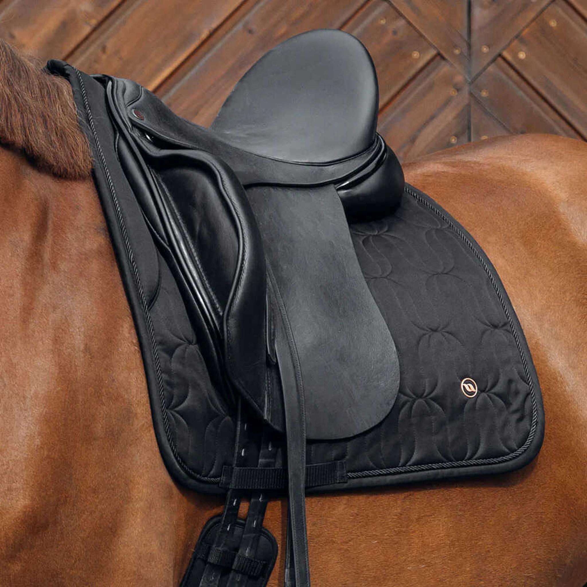 Back on Track® Deep Nights saddle pad - Dressage Black b23729003