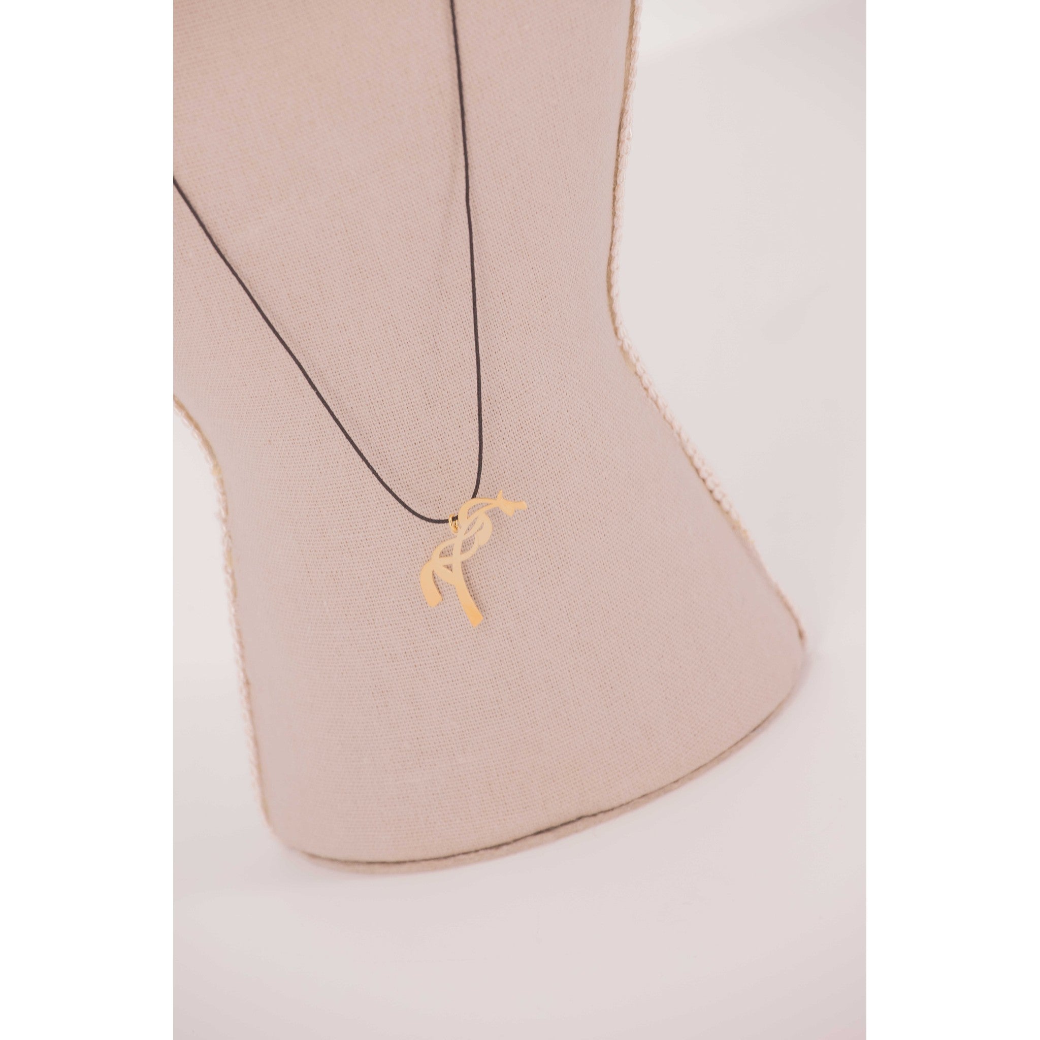 Penelope Large Equestrian Necklace Golden - 902929010_packshot_2