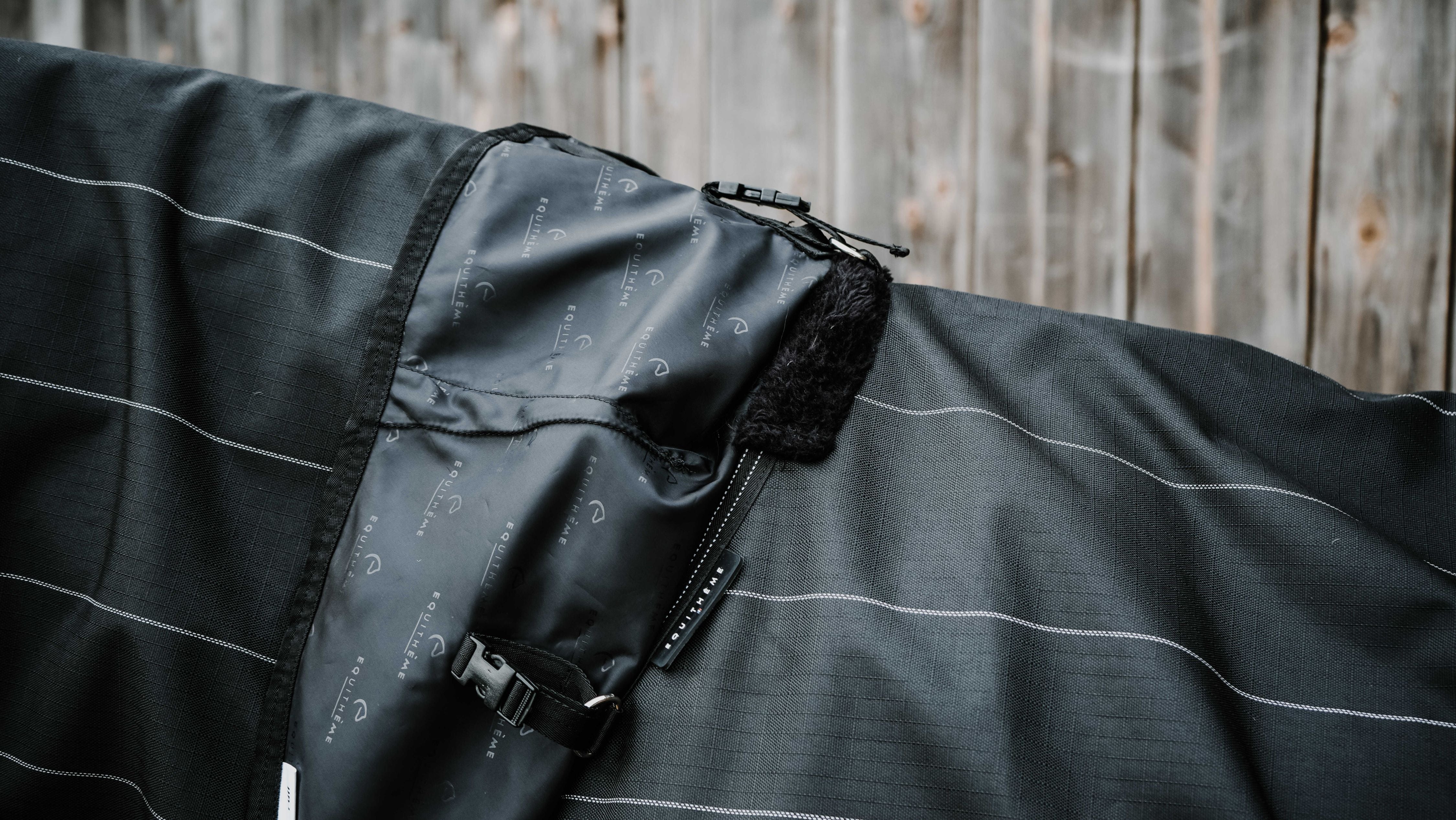 EQUITHÈME TYREX Lumin 600D Neck Cover Black