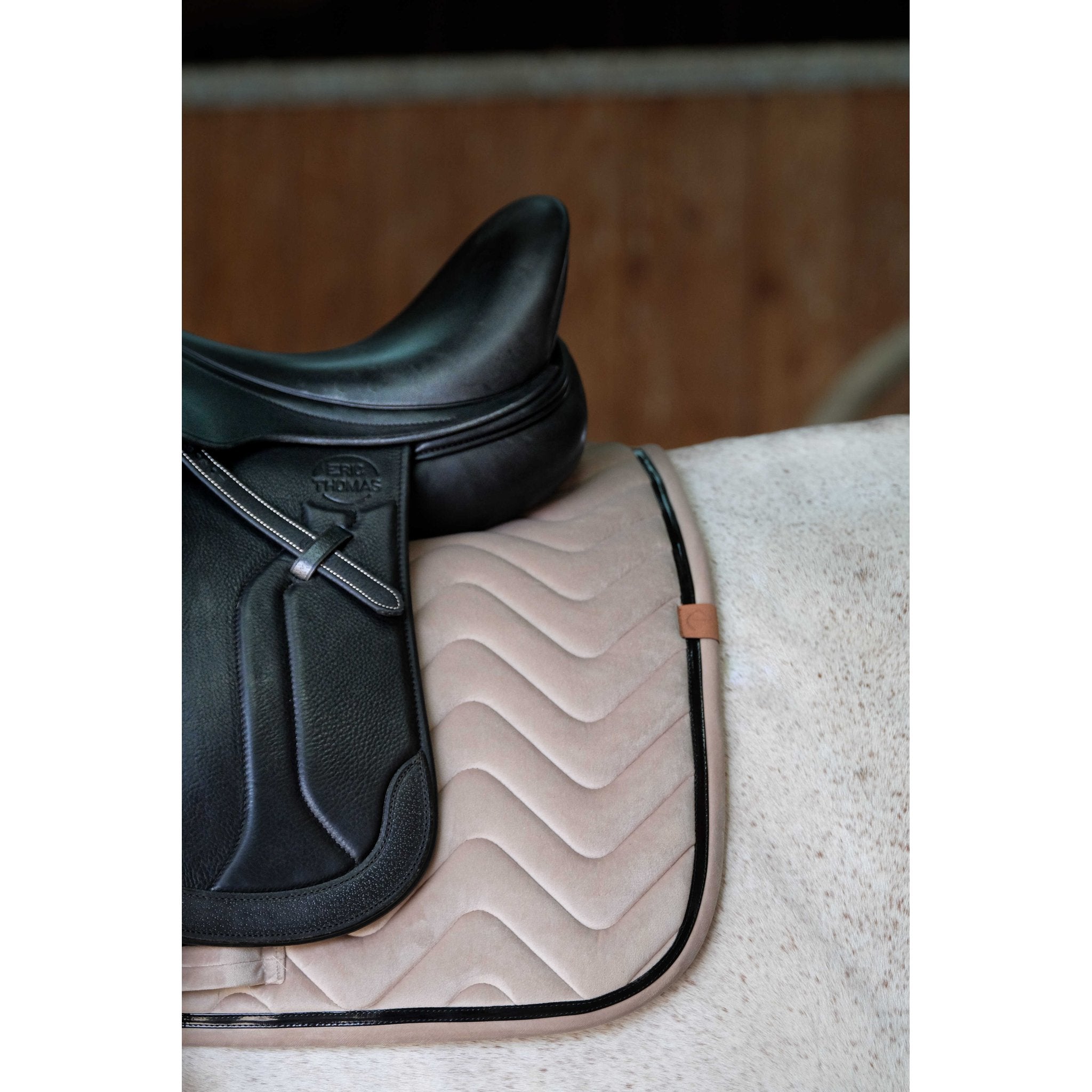 EQUITHÈME Glossy Dressage Saddle Pad Beige - 204765005_ambi_3