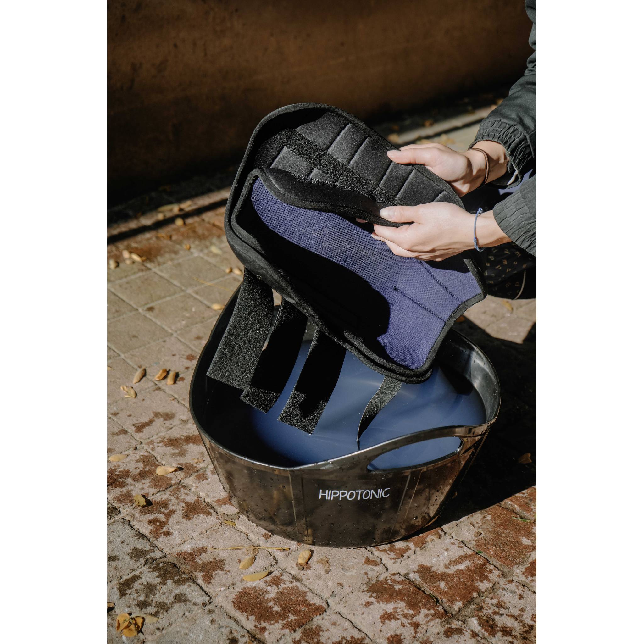 EQUITHÈME Cool&dry Refreshing Leg Wraps - FRESH Black - 530000003_ambi_3