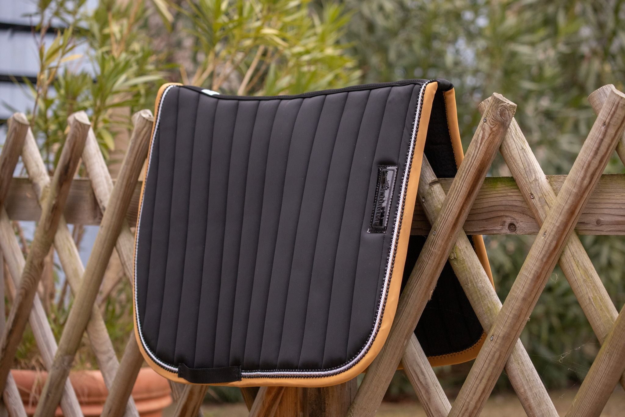 Paddock Sports Verticali Saddle pad - All purpose Black/camel