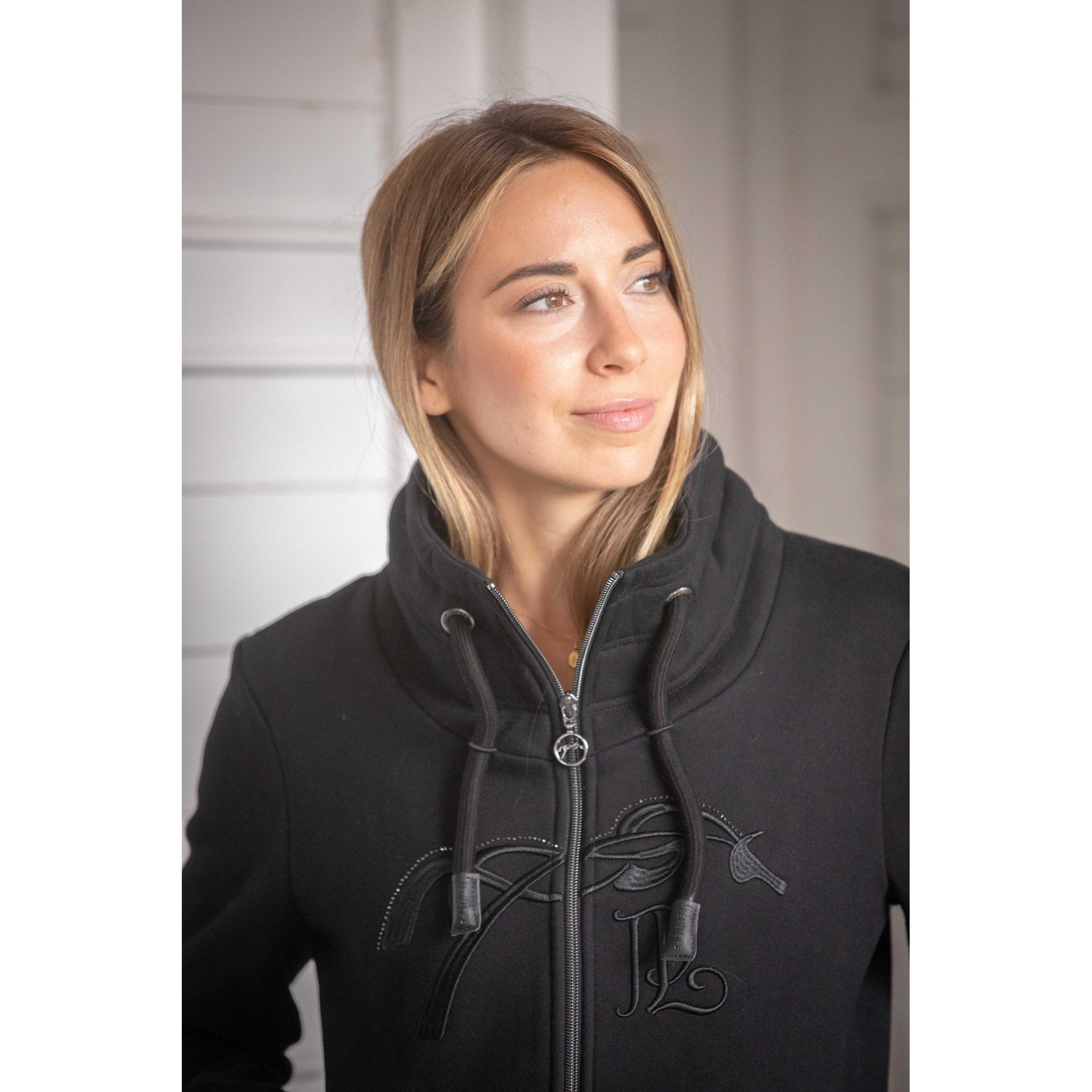 Penelope Native Strass Sweatshirt - Women's Black - 963324021_ambi_3