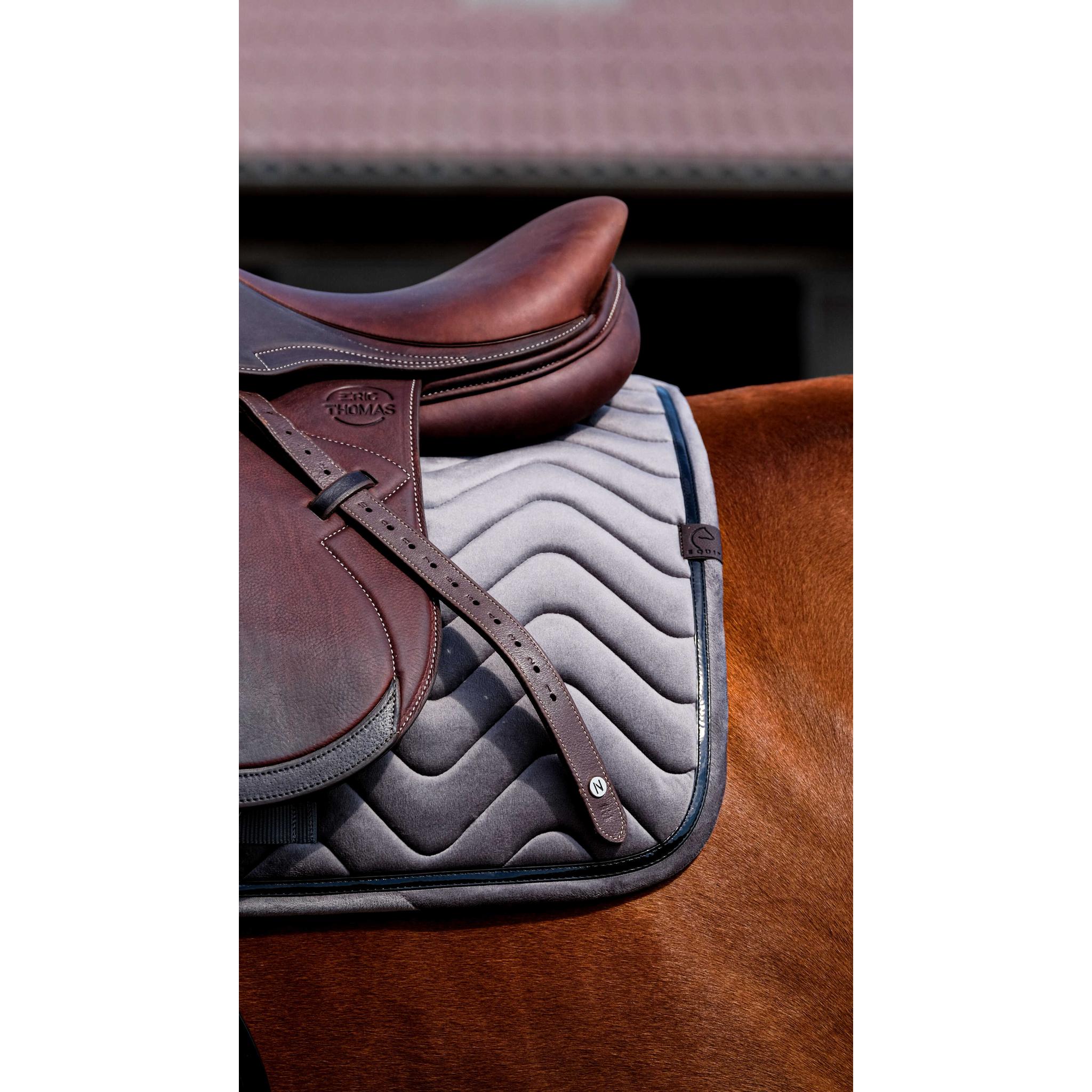 EQUITHÈME Glossy All-Purpose Saddle Pad - Trendy Colors! Grey - 204761011_ambi_2