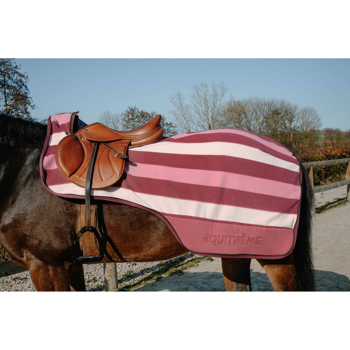 EQUITHÈME EK-Confortech Fleece Saddle Cover - Pink - 400211140_ambi_1