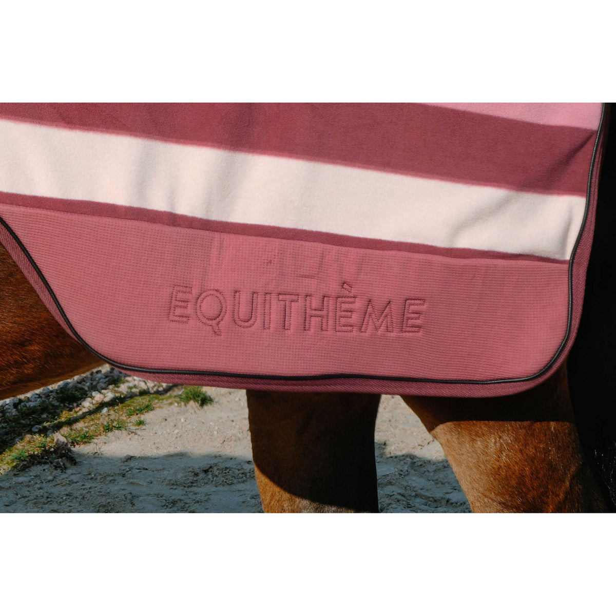 EQUITHÈME EK-Confortech Fleece Saddle Cover - Pink - 400211140_ambi_2