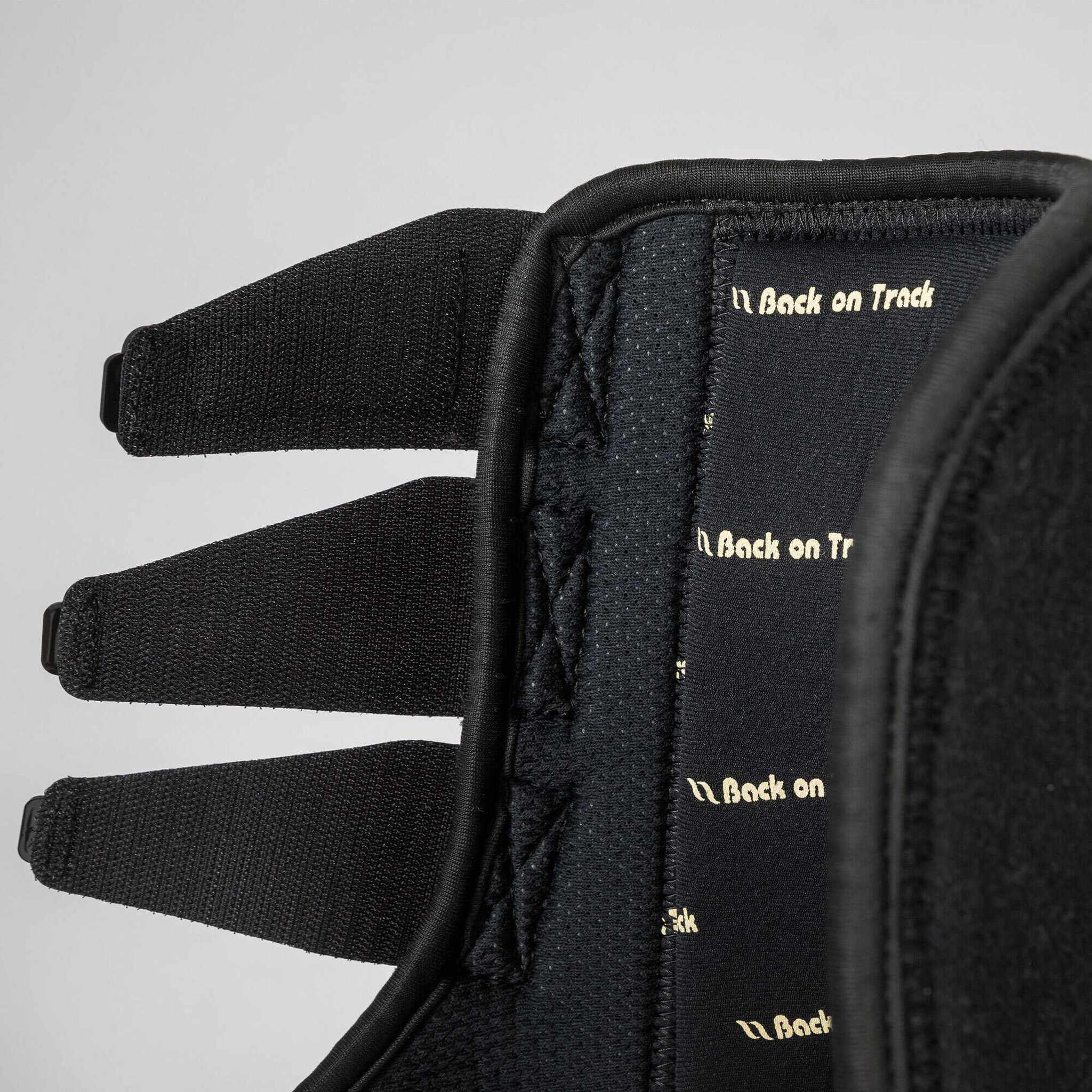 Back on Track® Airflow Closed Tendon Boots Black b20989001