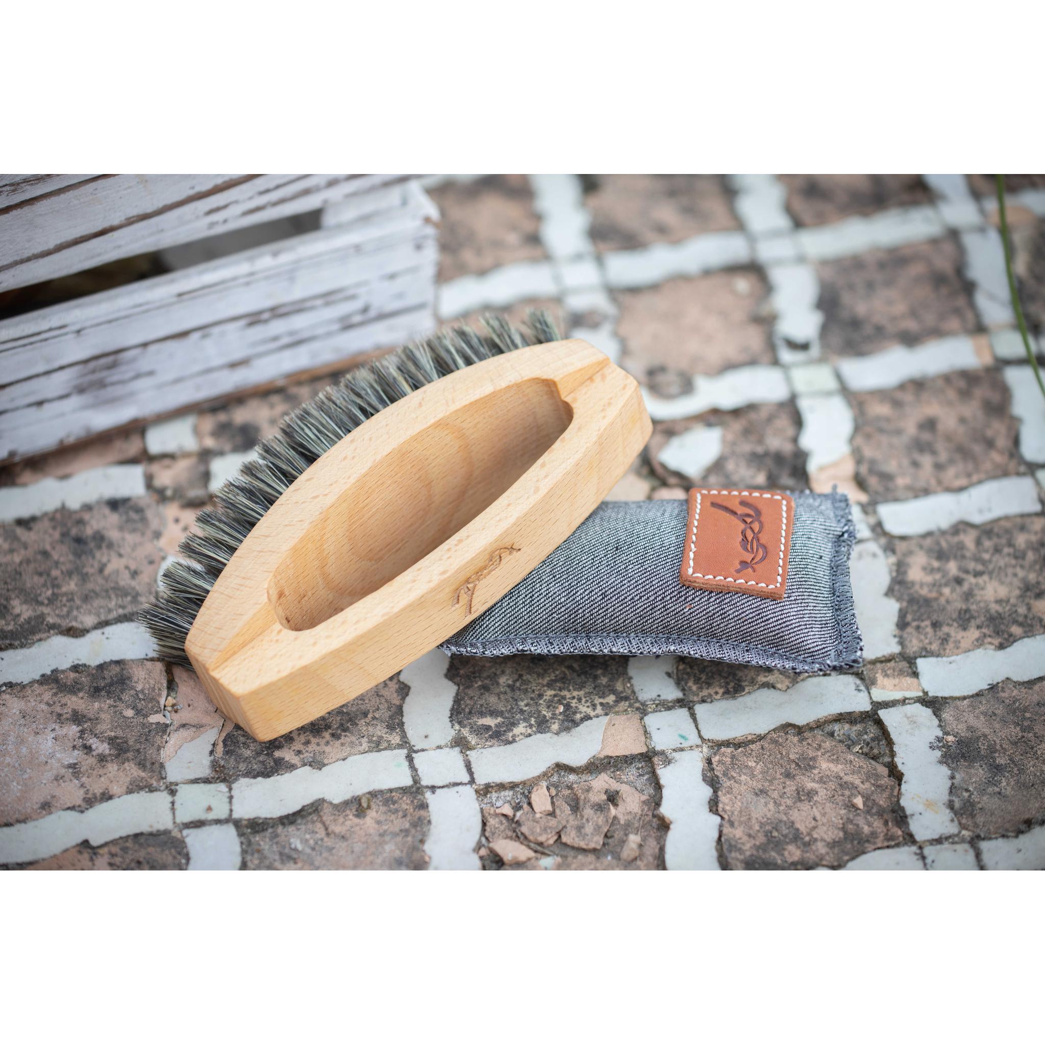 Penelope Handled Brush Wood - 700717011_ambi_1