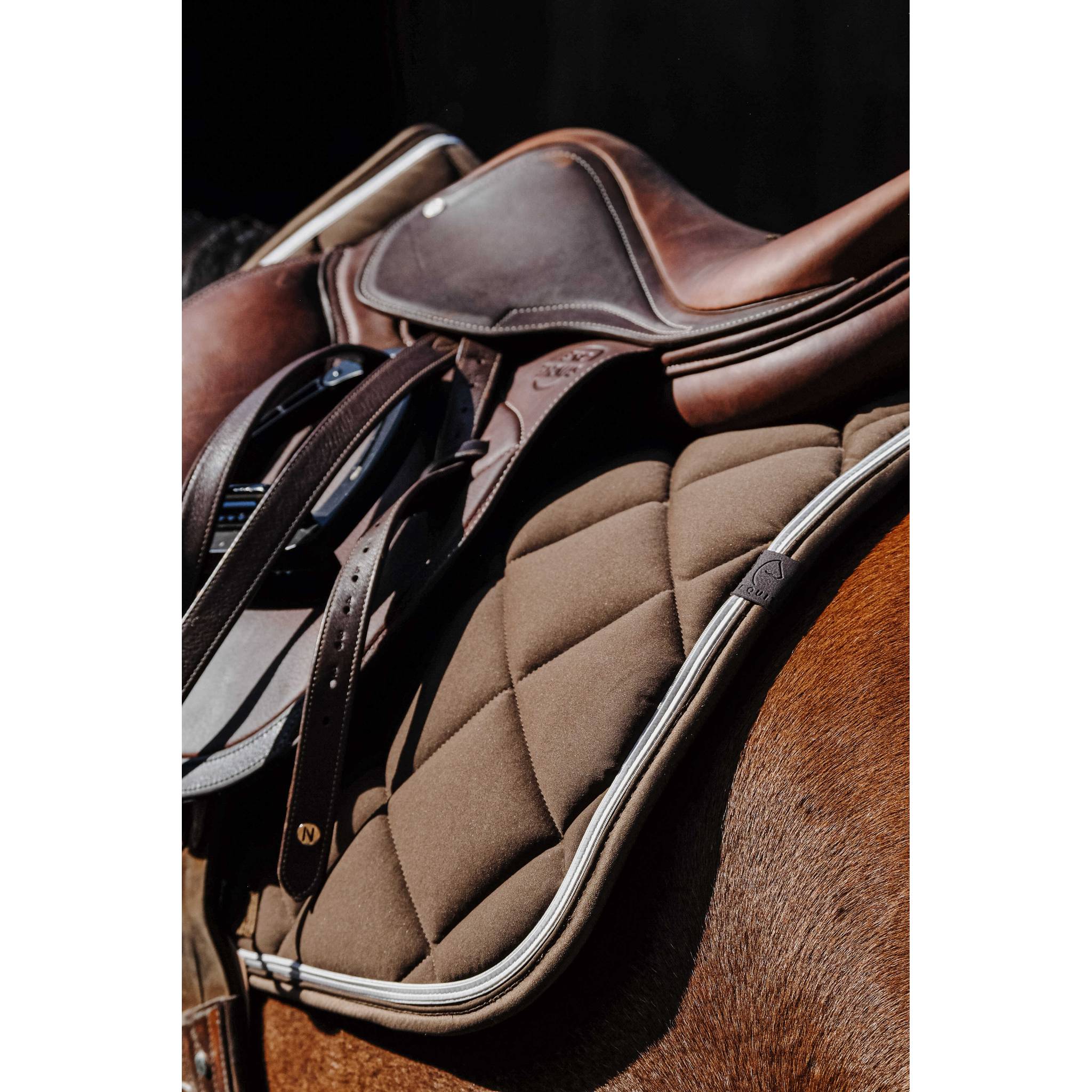 EQUITHÈME Classic All-Purpose Saddle Pad chestnut brown - 204773004_ambi_1