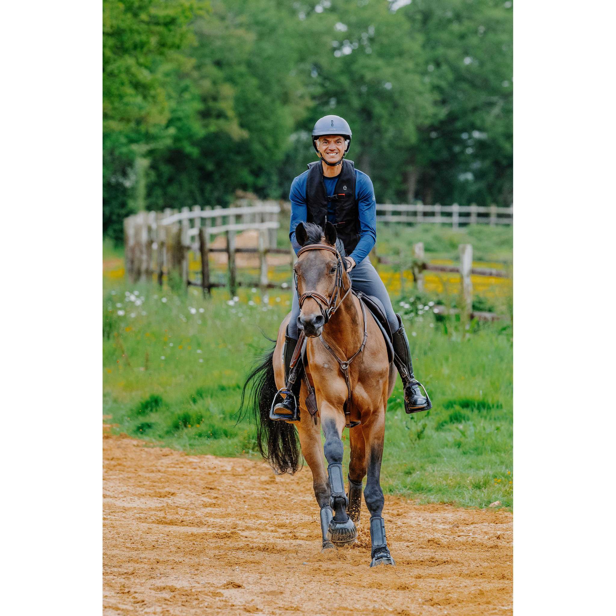 EQUITHÈME Air 2 Adult Airbag Vest Black 991651006