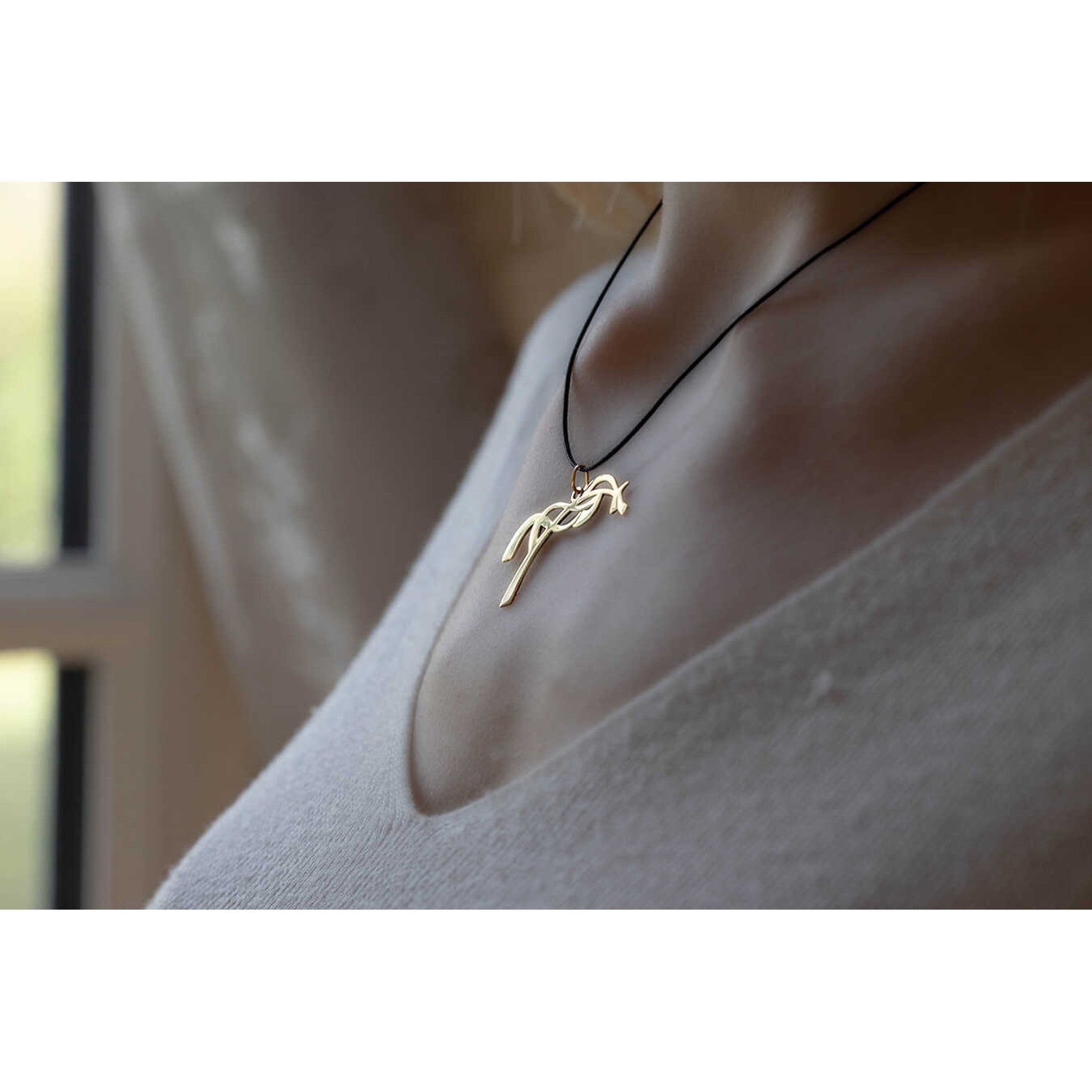 Penelope Equestrian Necklace Golden - 902912010_ambi_3