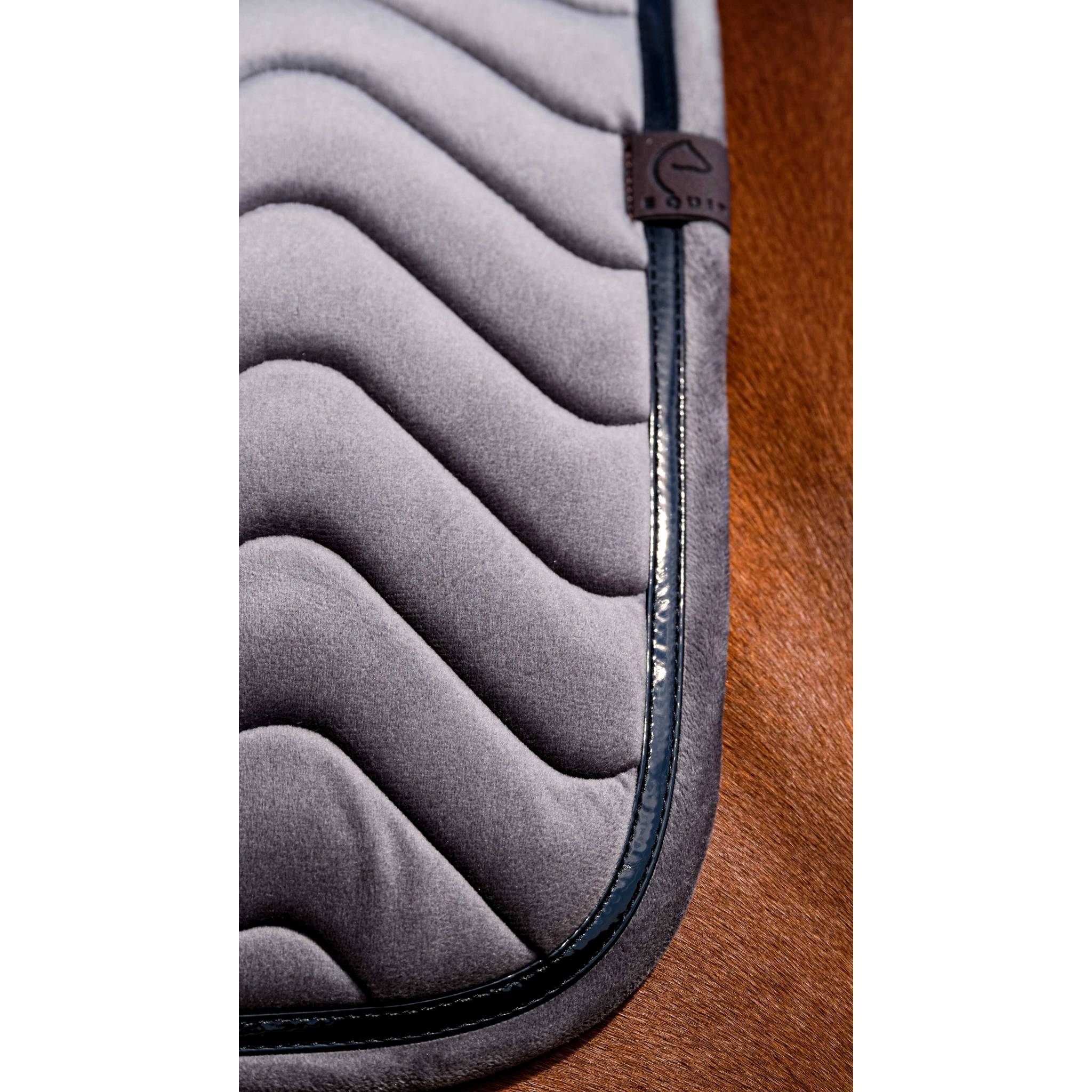 EQUITHÈME Glossy All-Purpose Saddle Pad - Trendy Colors! Grey - 204761011_ambi_3