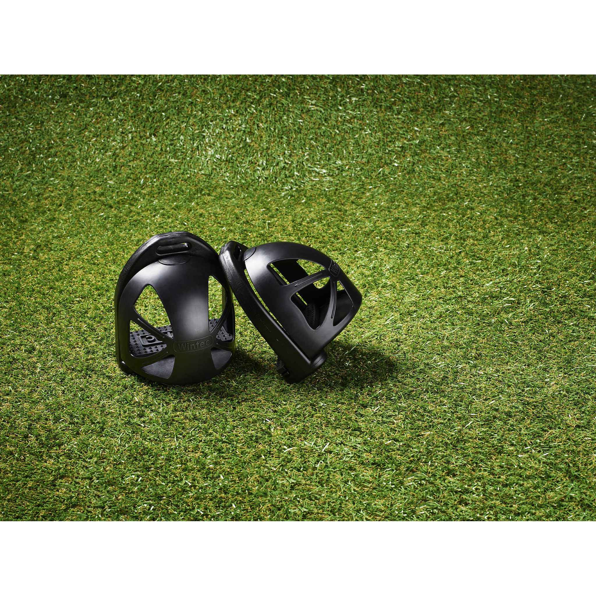 Wintec Safety Stirrups with Shell Black 201602002