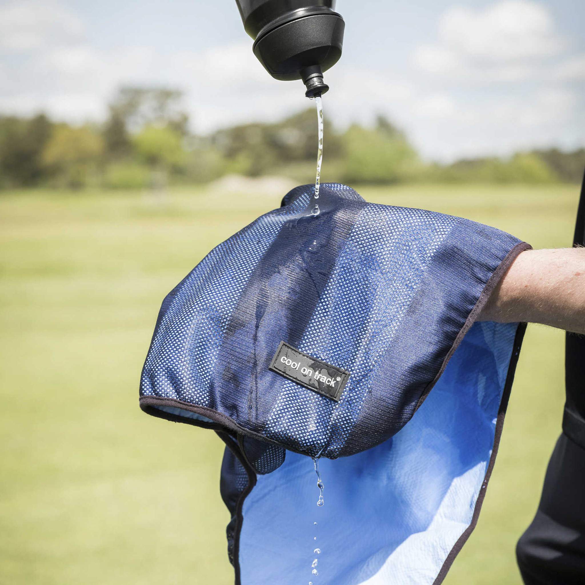Back on Track® Cooling Towel Blue b42010304