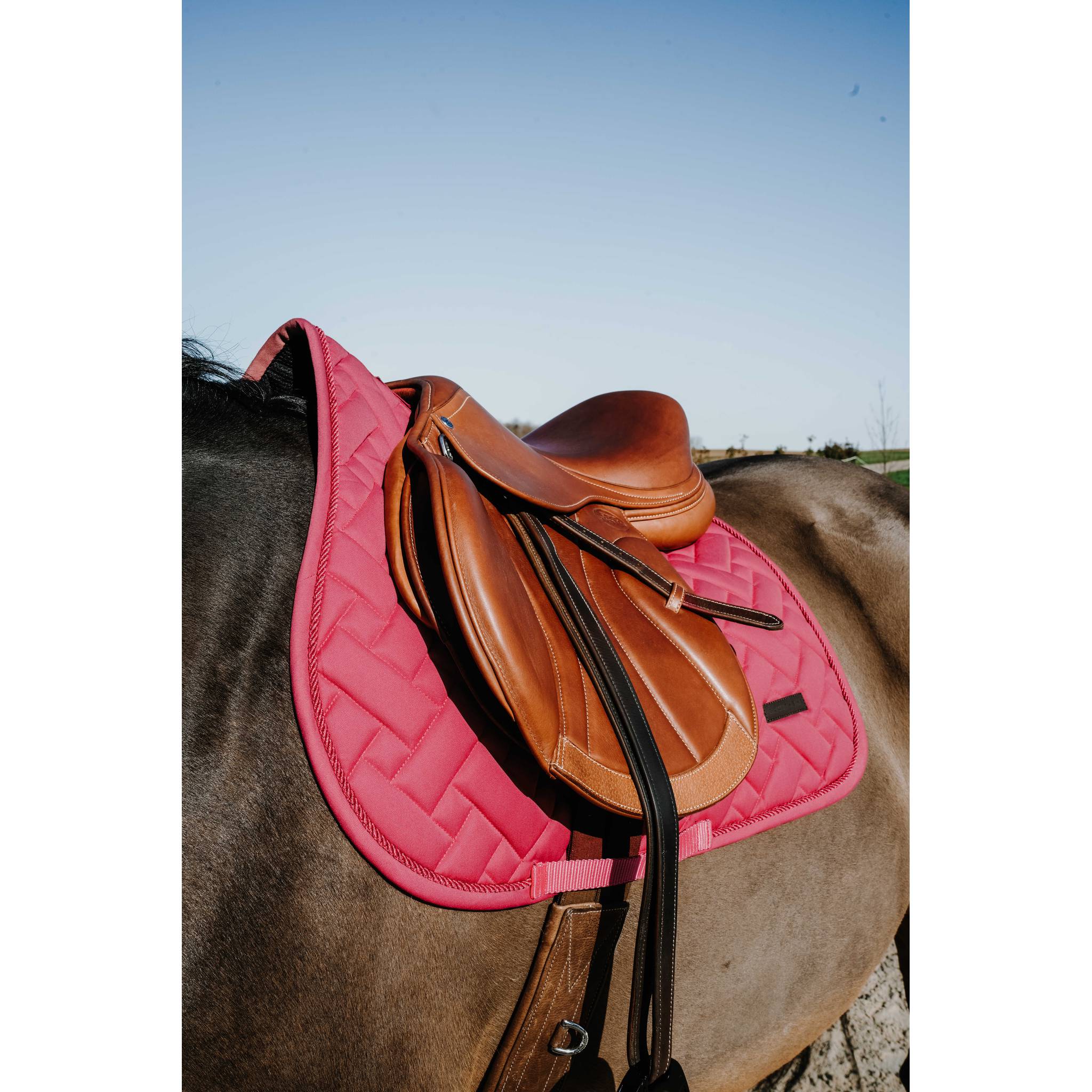 EQUITHÈME Starlet All-Purpose Saddle Pad Red - 204027003_ambi_2