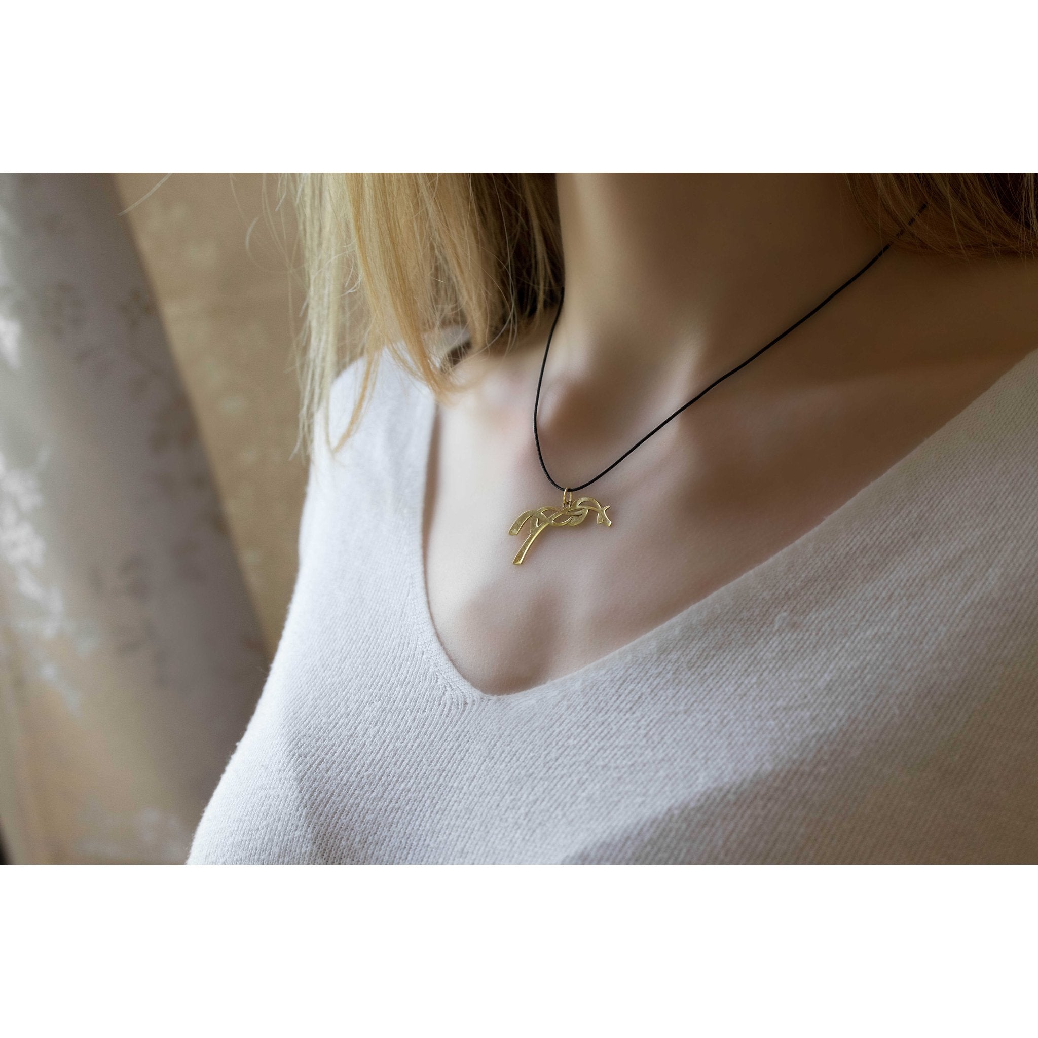 Penelope Equestrian Necklace Golden - 902912010_ambi_2