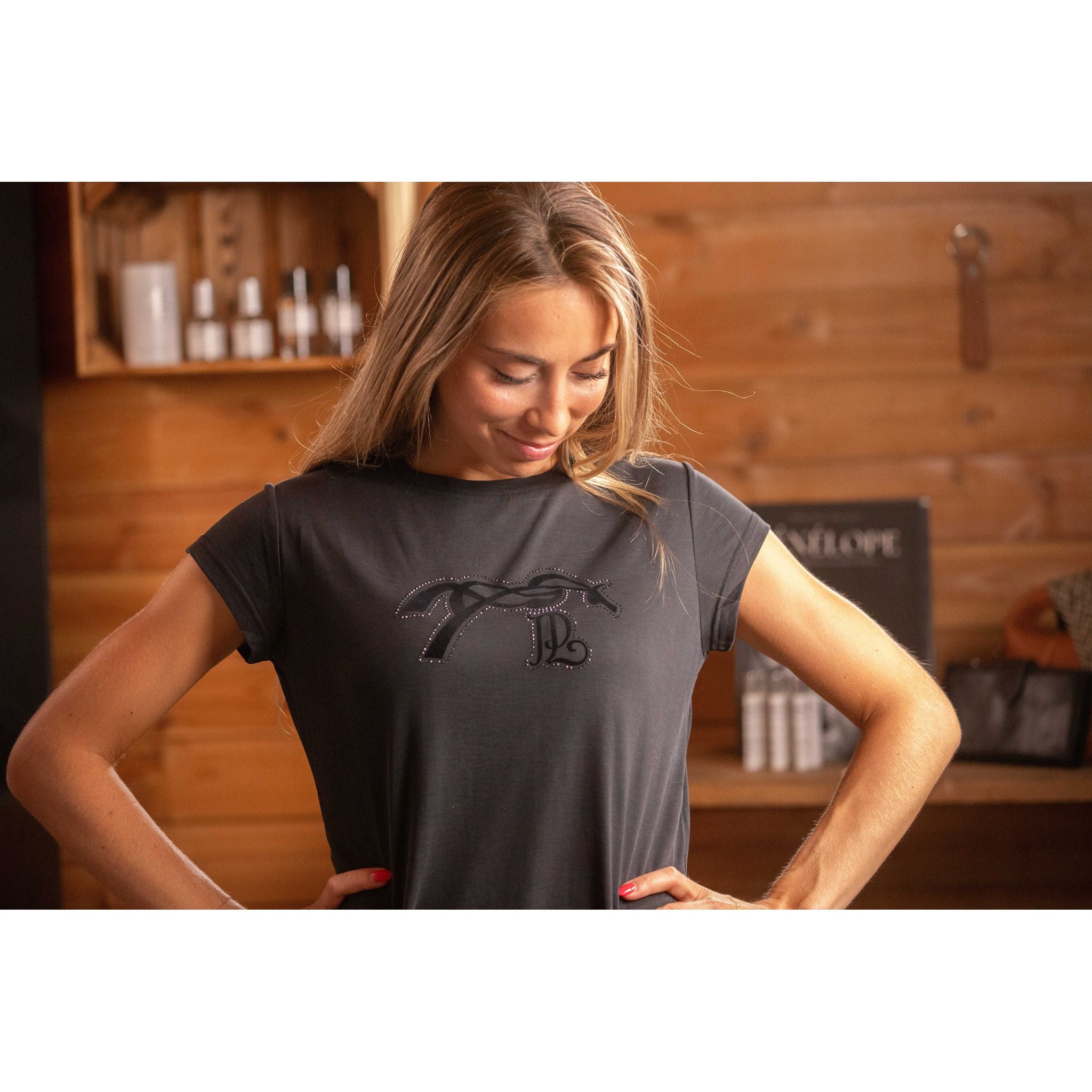 Penelope Moby Stones T-Shirt - Women's Black - 963433021_ambi_2