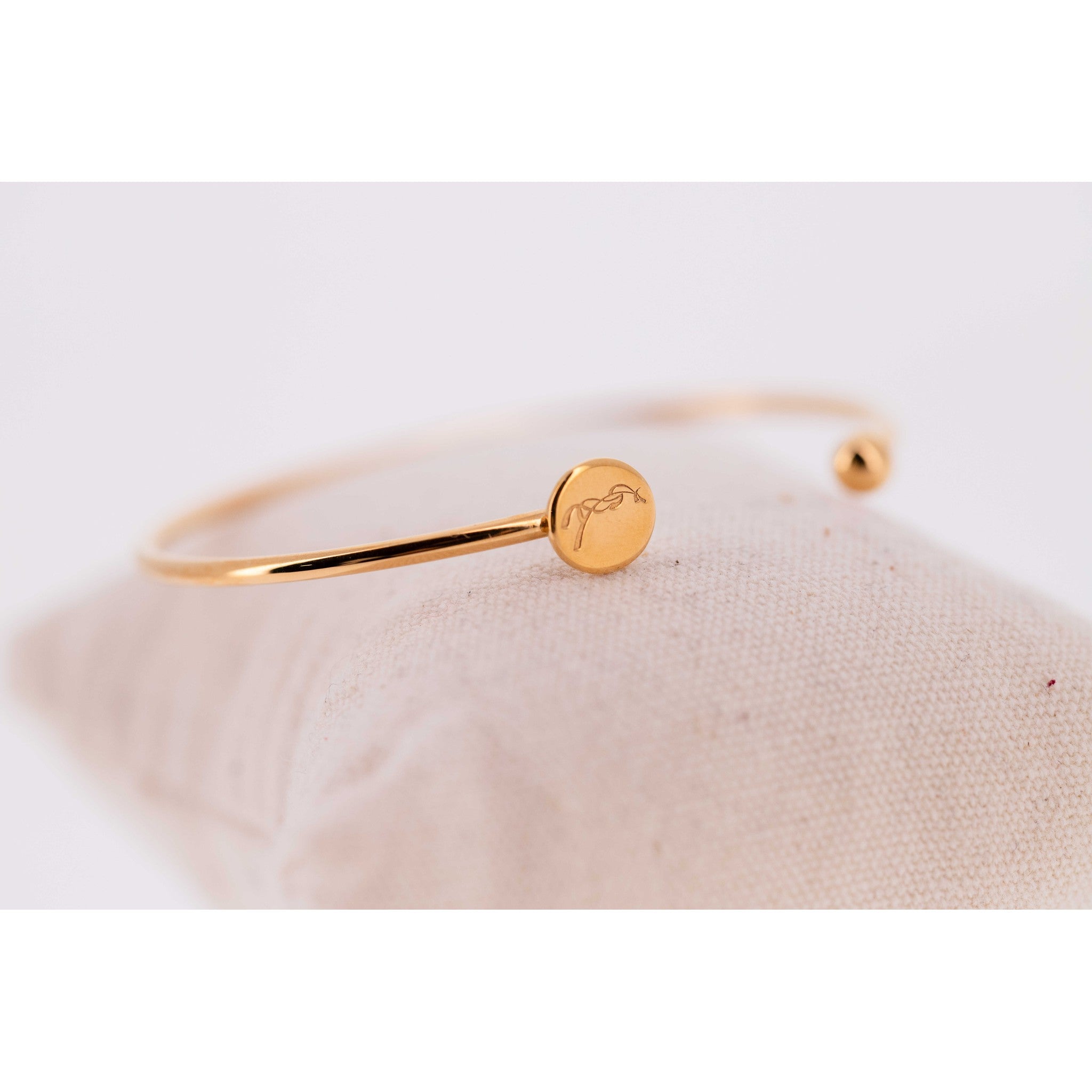 Penelope Bangle Bracelet Golden - 902923010_packshot_5