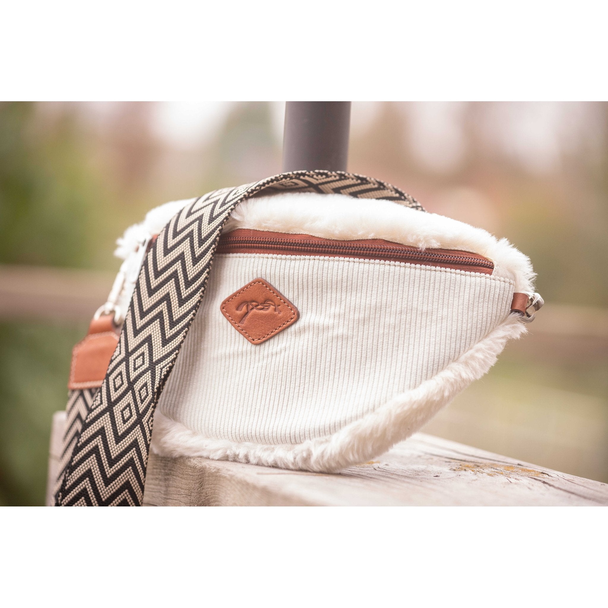 Penelope Aliz Fanny Pack White - 936232005_ambi_3