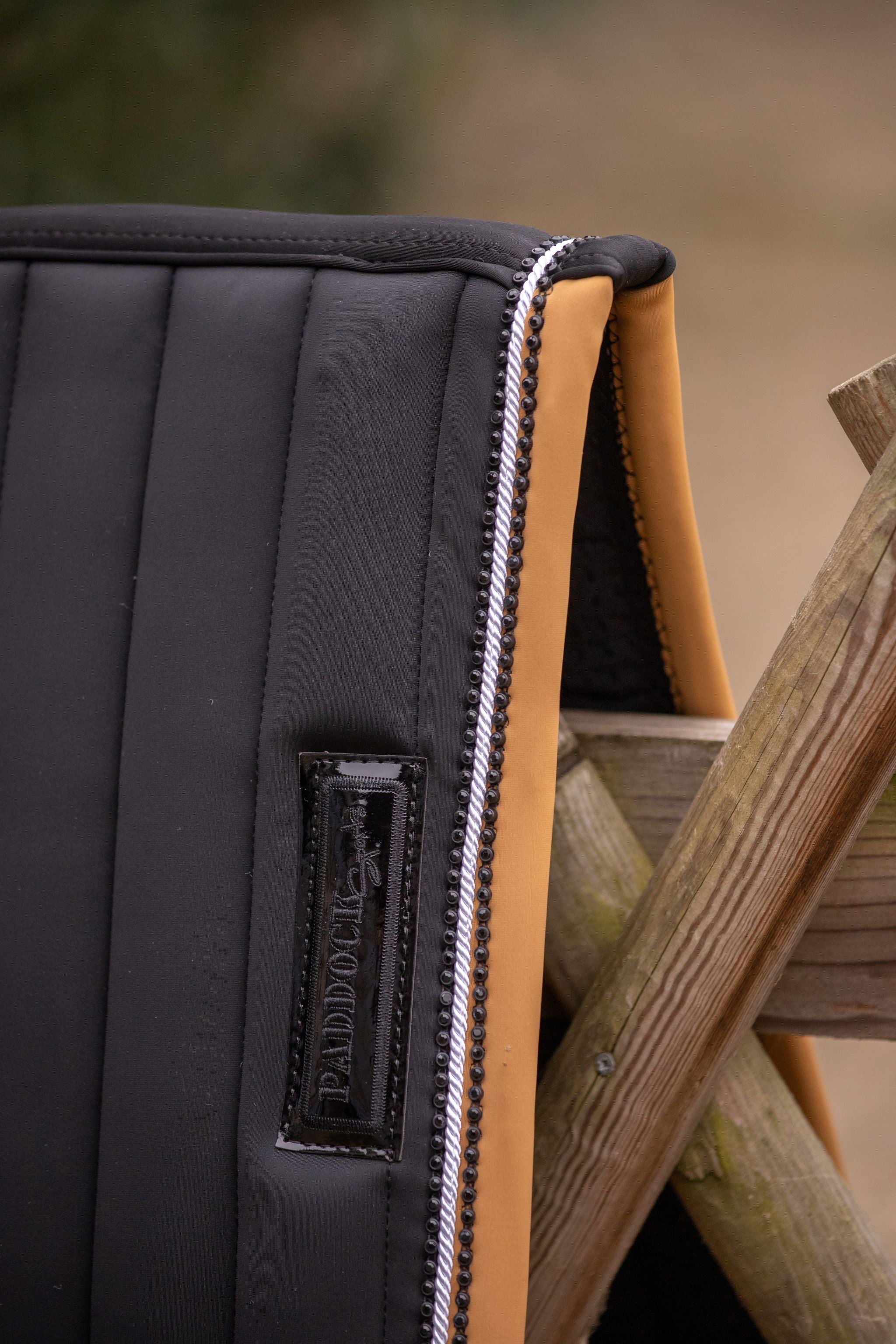 Paddock Sports Verticali Saddle pad - All purpose Black/camel