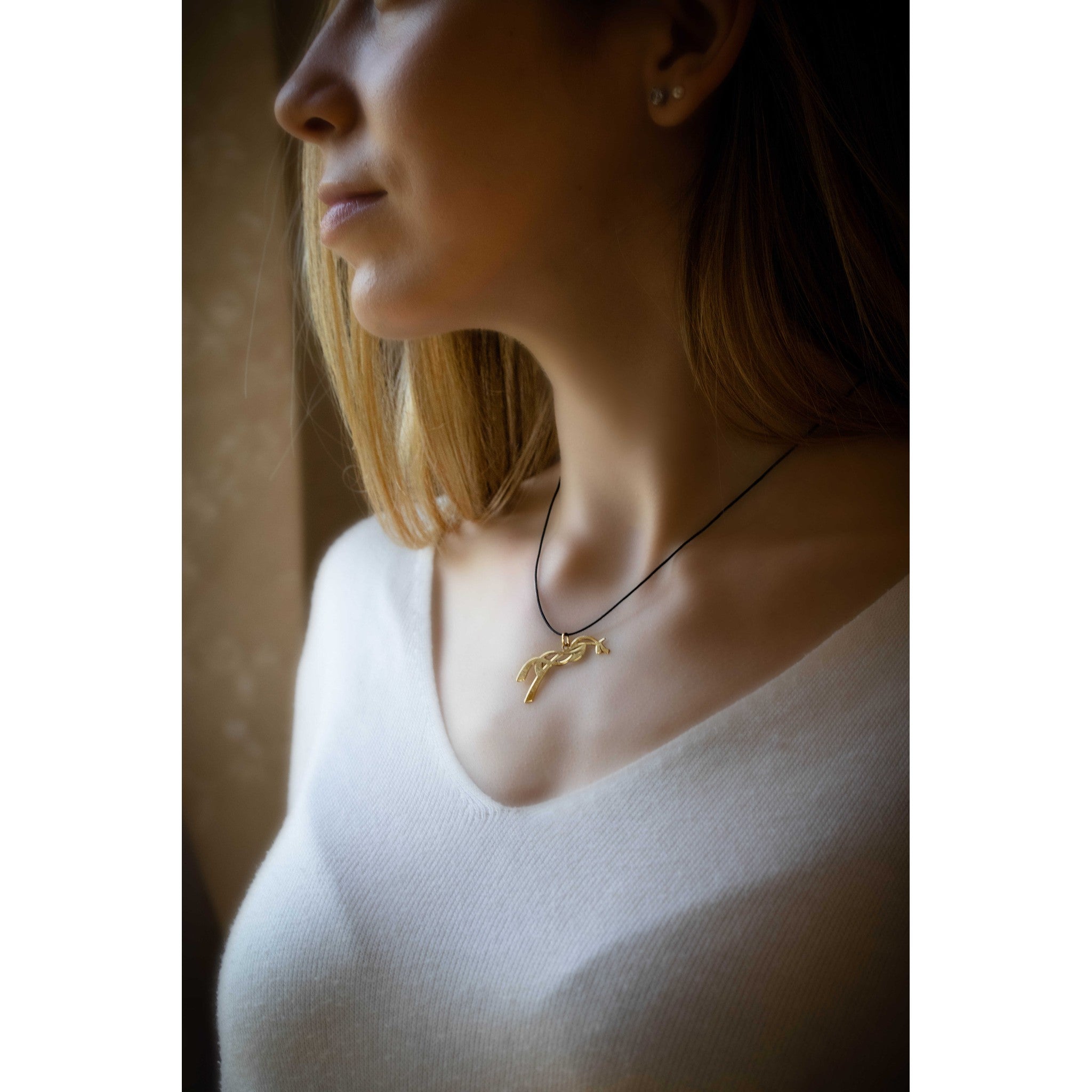 Penelope Equestrian Necklace Golden - 902912010_ambi_4