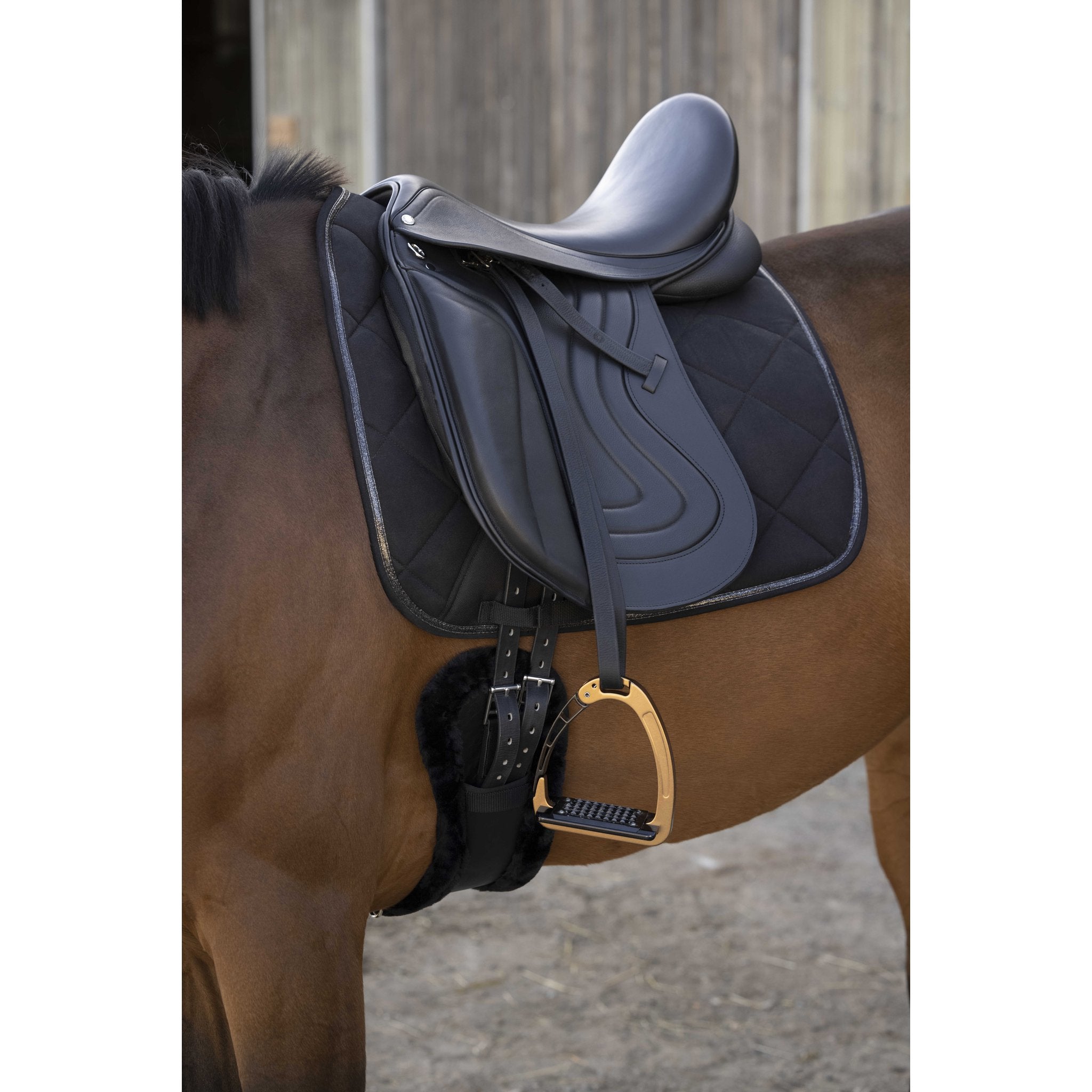 Eric Thomas New Hybrid Dressage Saddle Black - 131004170_ambi_1