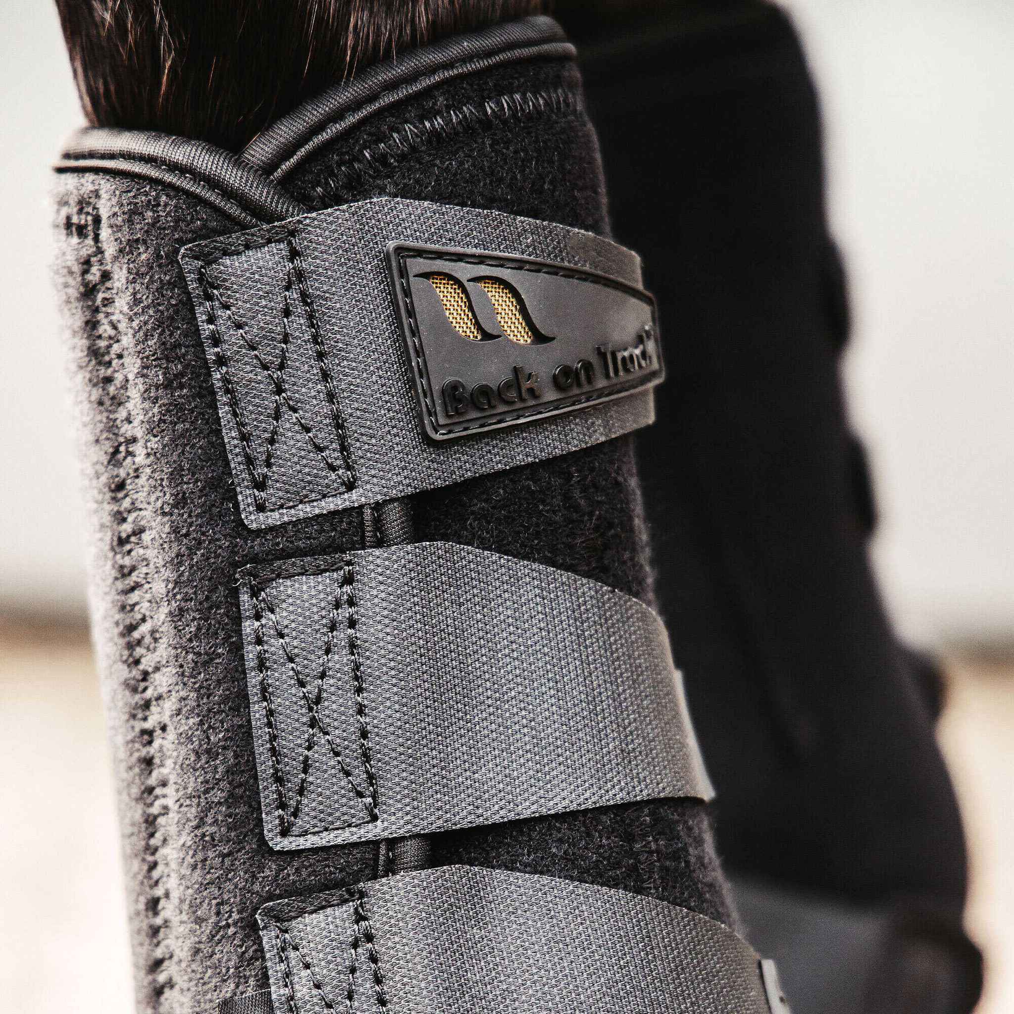 Back on Track® Airflow Closed Tendon Boots Black b20989001