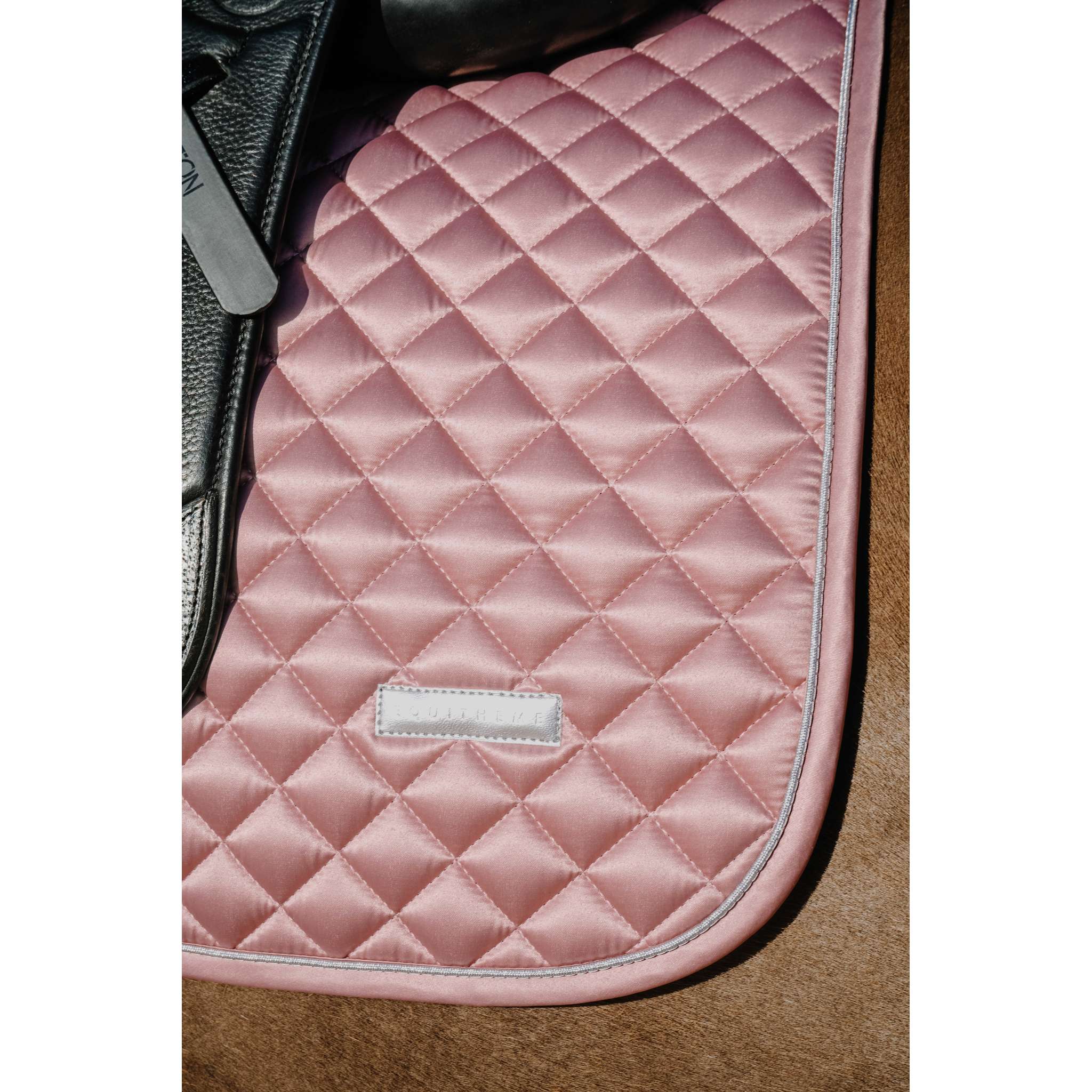 EQUITHÈME Nacre Dressage Saddle Pad Pink - 204030013_ambi_3