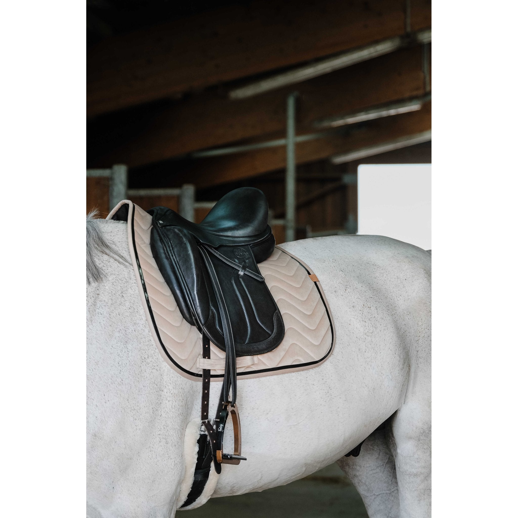 EQUITHÈME Glossy Dressage Saddle Pad Beige - 204765005_ambi_2