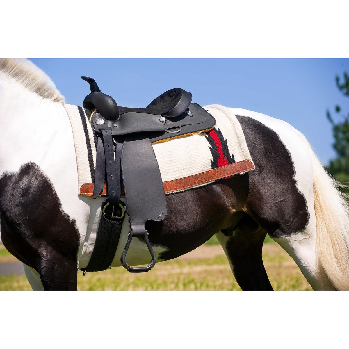 Wintec Synthetic Western Saddle - Black - 800200160_ambi_1