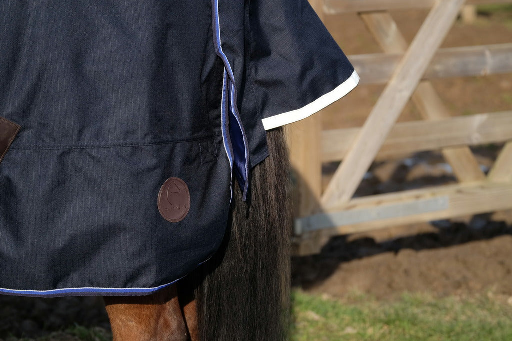 EQUITHÈME Classic 1200D Turnout rug - High neck Navy blue