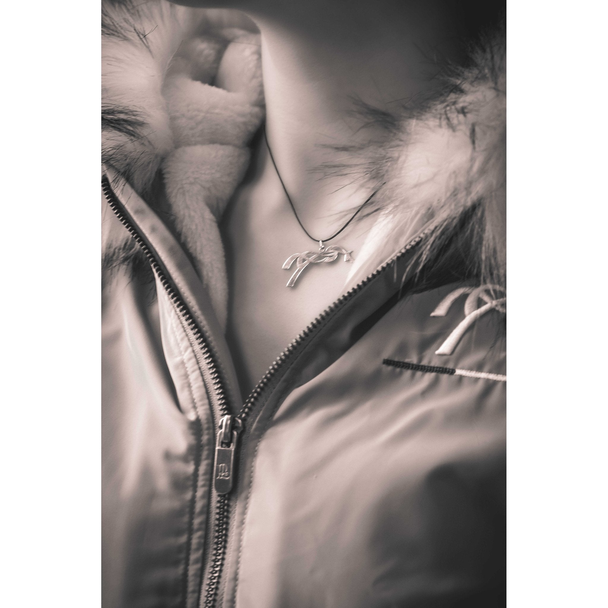 Penelope Equestrian Necklace Golden - 902912010_ambi_8