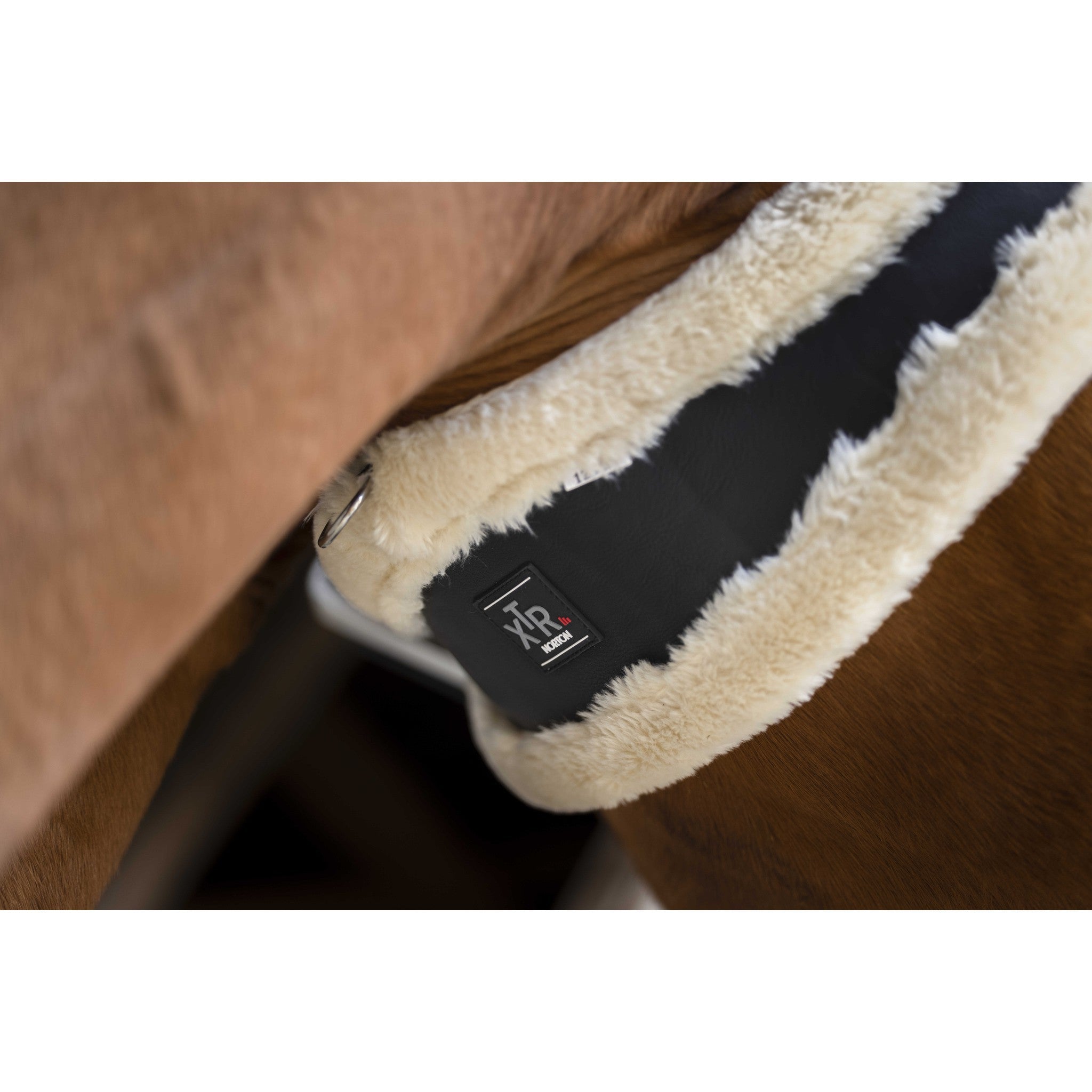 Norton XTR synthetic sheepskin girth Black/ecru 203225135