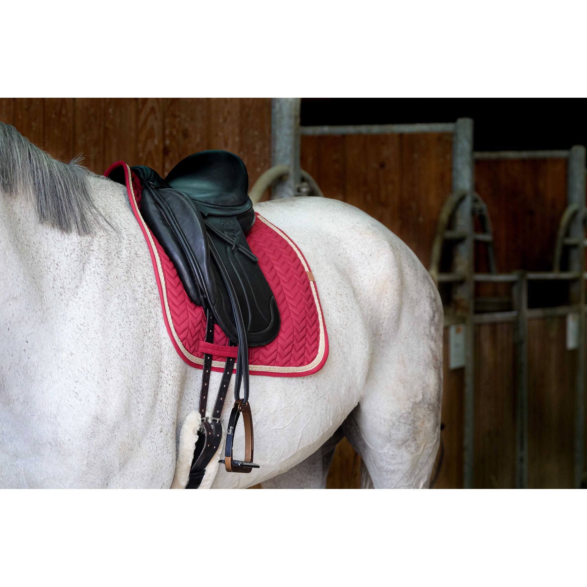 EQUITHÈME Softy Dressage Saddle Pad Burgundy - 204766033_ambi_2