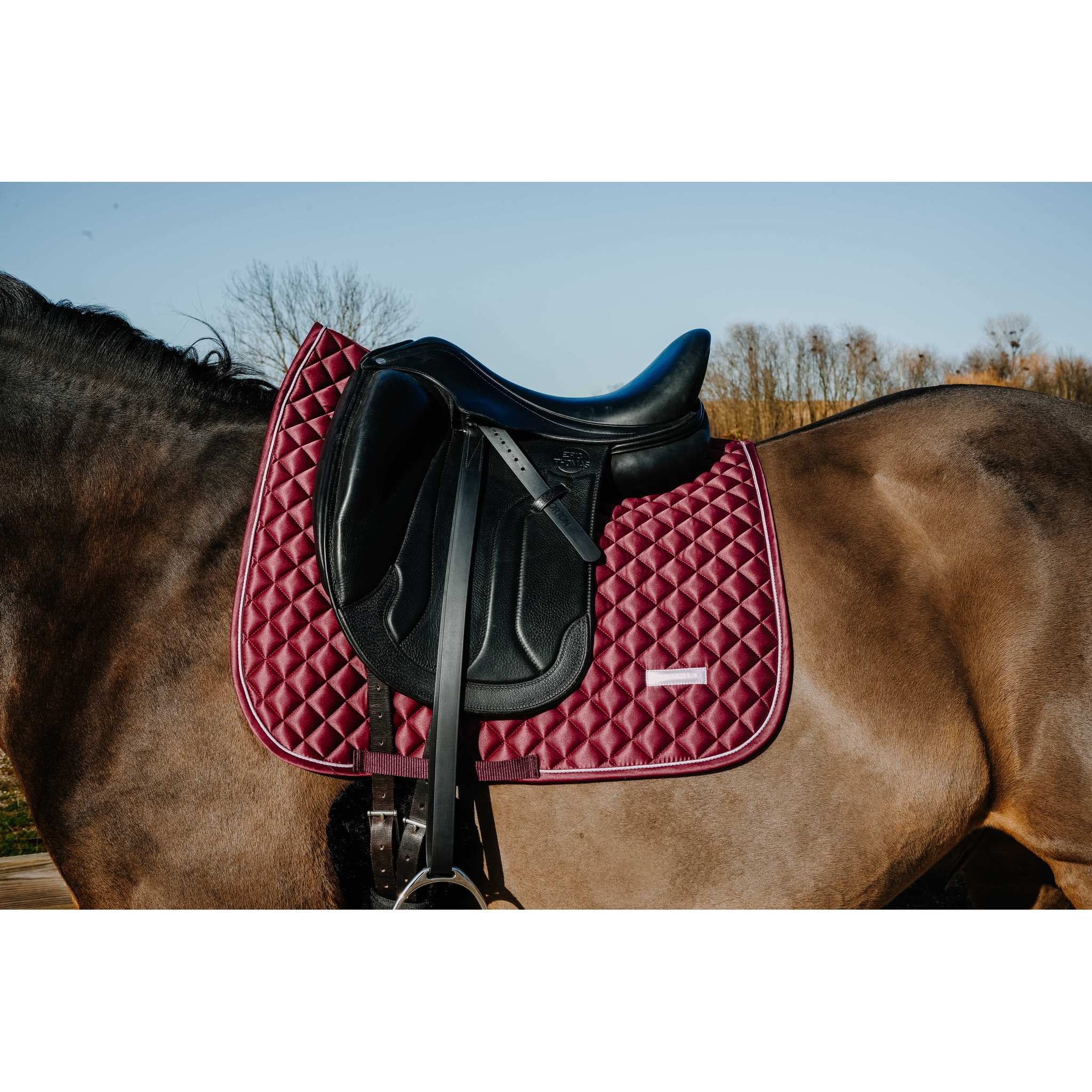 EQUITHÈME Nacre Dressage Saddle Pad Burgundy - 204030033_ambi_1
