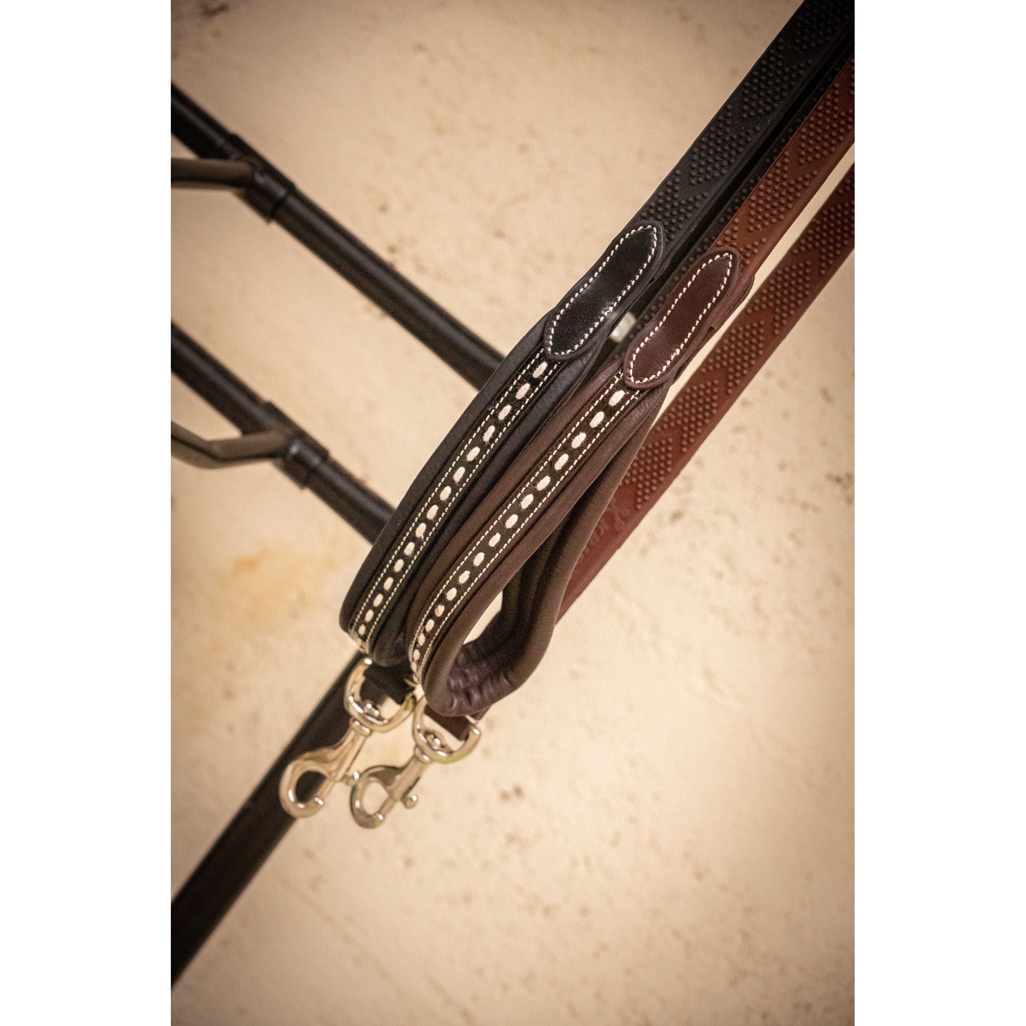 Penelope Rubber Dog Leash Black - 409951002_ambi_2