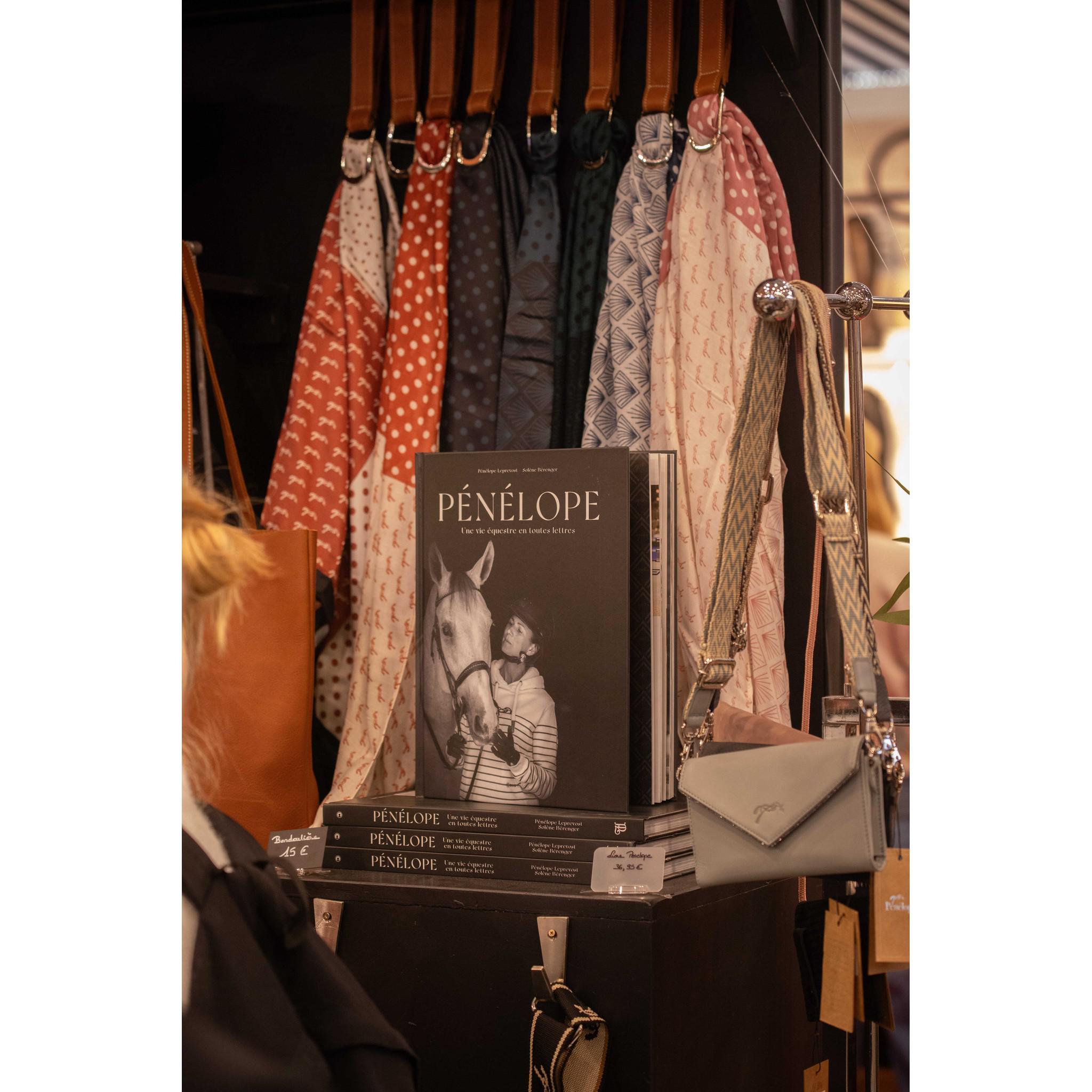 PENELOPE SCARF HOLDER Cognac 936016014