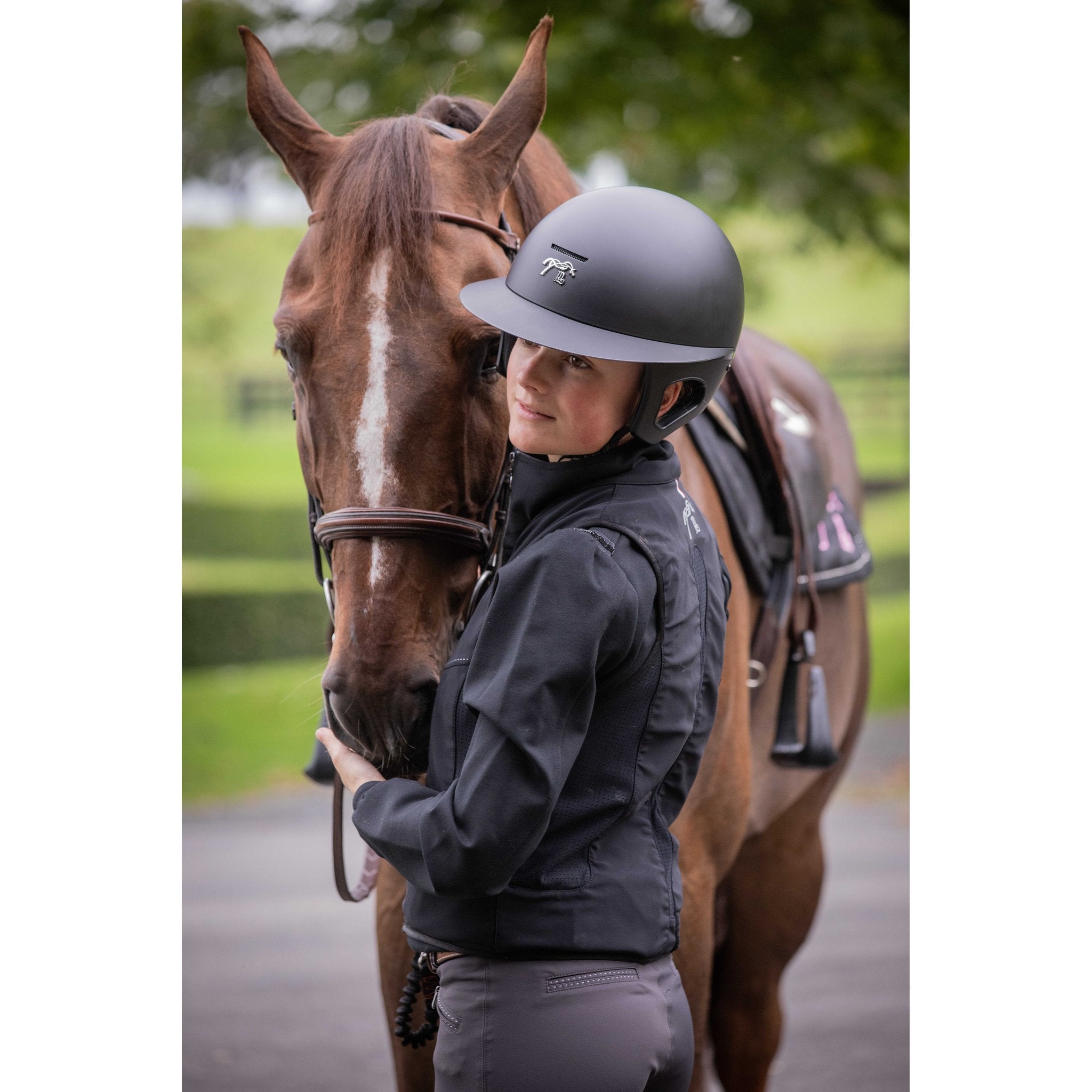Penelope by Freejump Long Visor Riding Helmet Matte black - 990800012_ambi_5