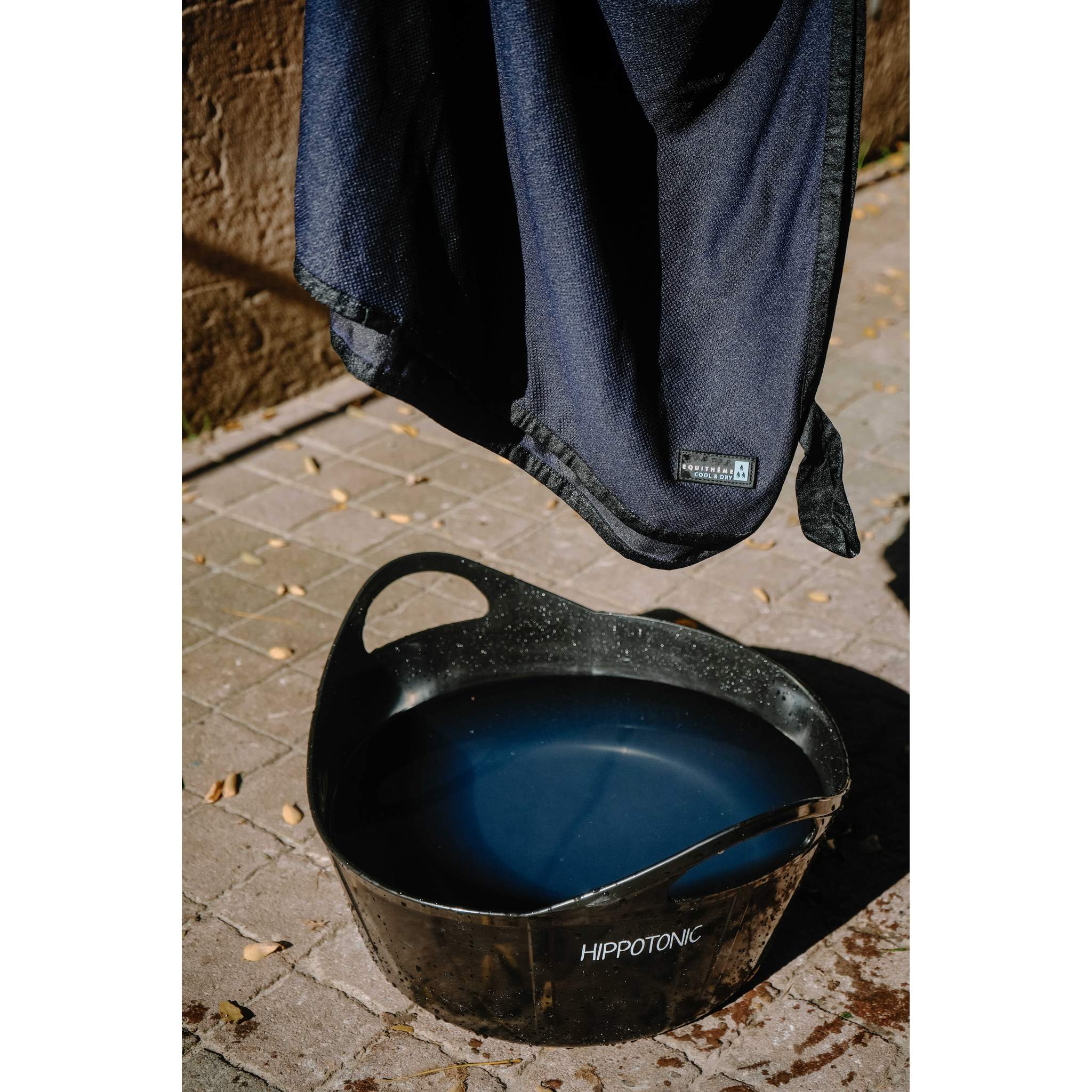 EQUITHÈME Cool&dry Fresh Towel Navy blue - 700990007_ambi_1