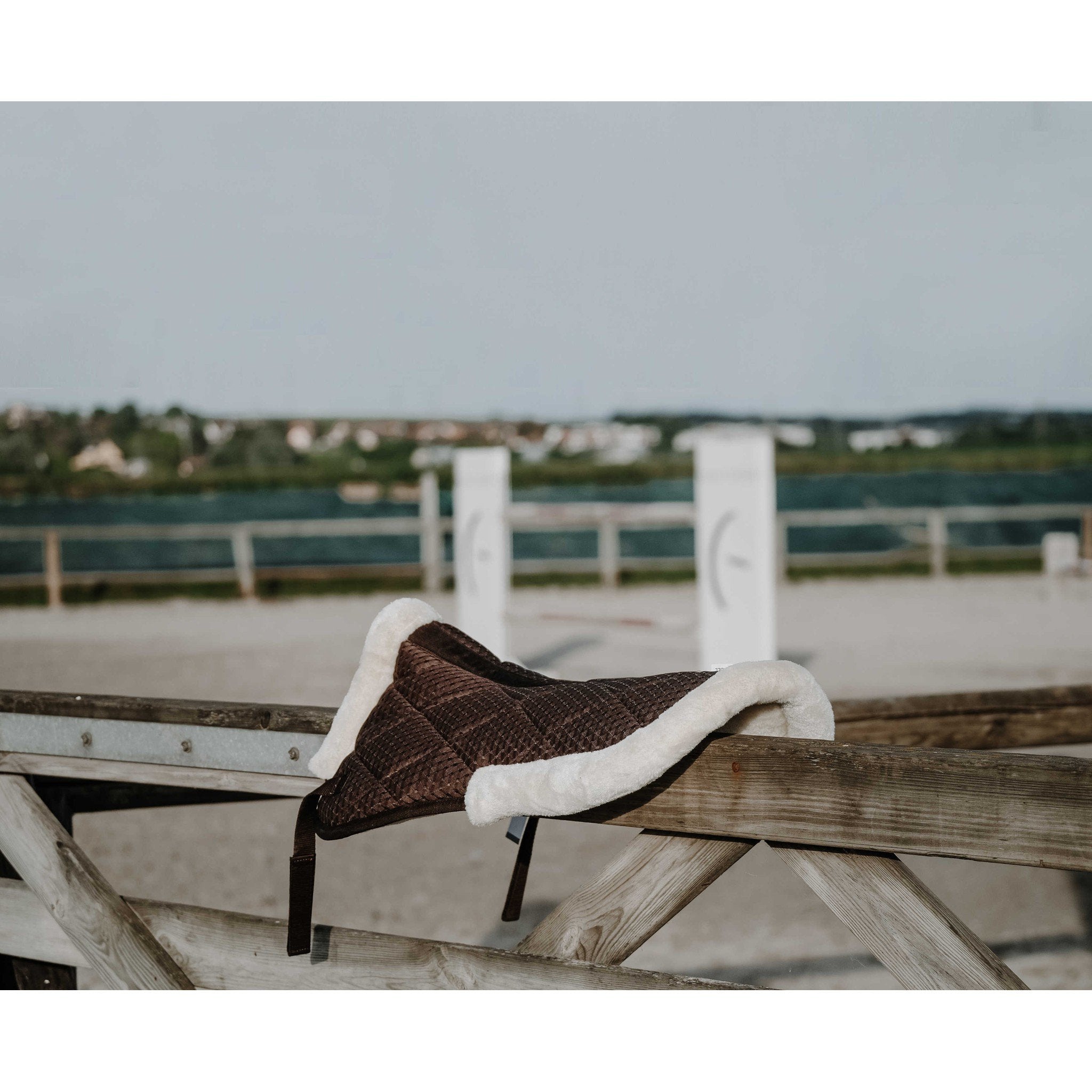 EQUITHÈME Pro air back Pad Chocolate 206070004